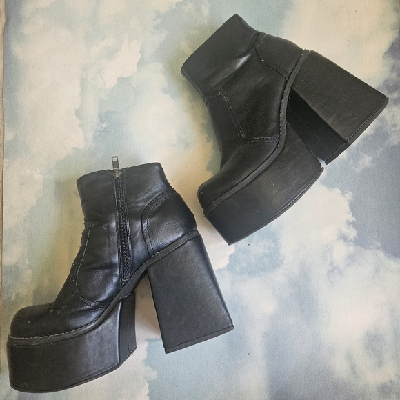 Dolls kill Yru Vida Mondo Boot Platform Heels Goth Black Chunky Boots 90s Boot - Picture 7 of 16